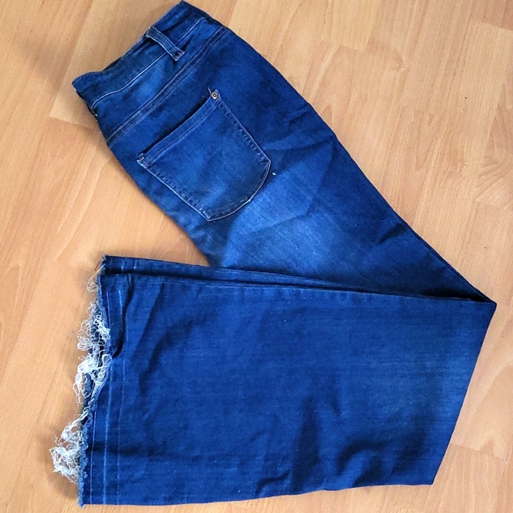 FOREVER 21 WIDE LEG JEANS. BELL BOTTOM